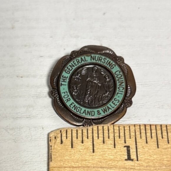 Vintage 1970 General Nursing Council England & Wales Pin Badge - Picture 5 of 5